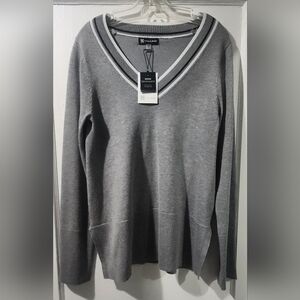 🌷Cable & Gauge Gray V-Neck Sweater🌷size M
